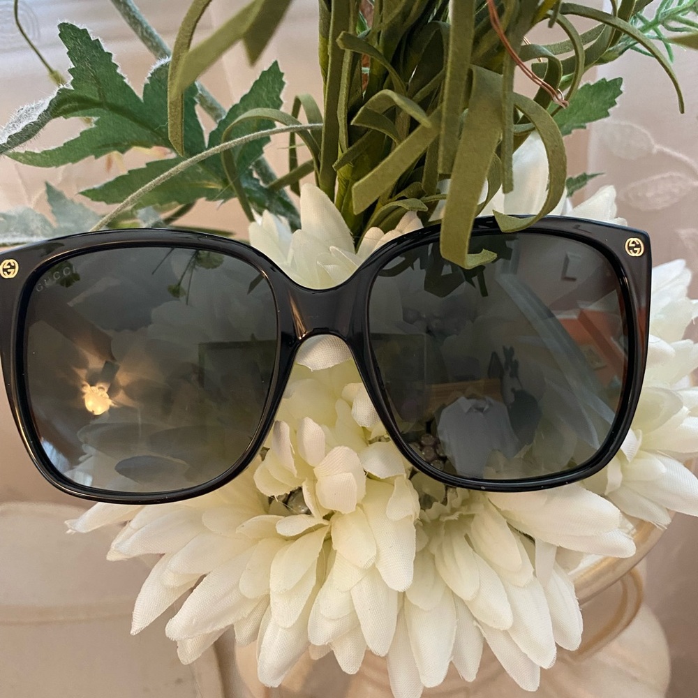 Authentic GUCCI Sunglasses 🕶️ NWT & Blue Velvet Case and Pouch cleaning cloth